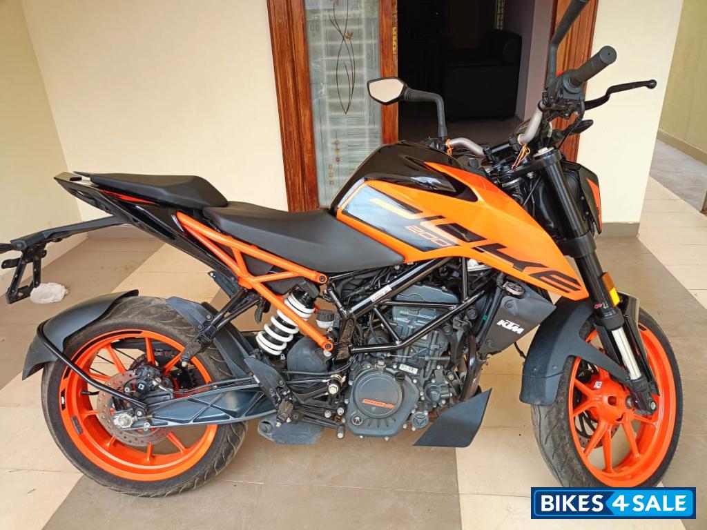 Orange&black KTM Duke 200