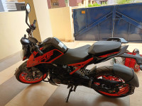 Orange&black KTM Duke 200