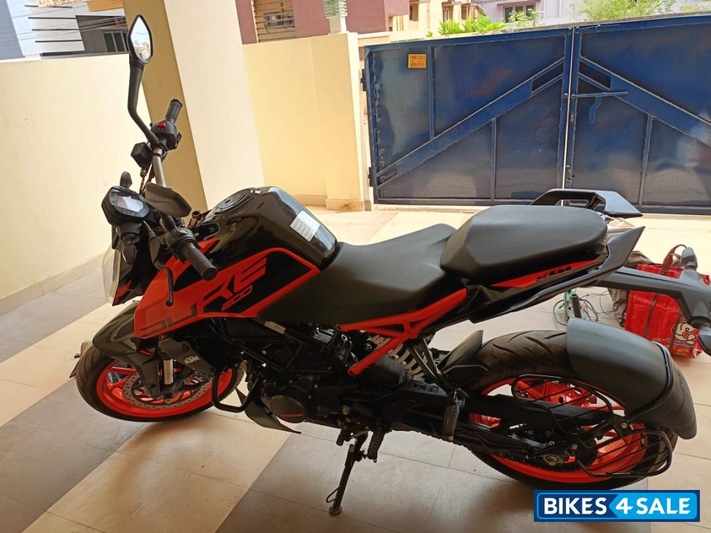 Orange&black KTM Duke 200