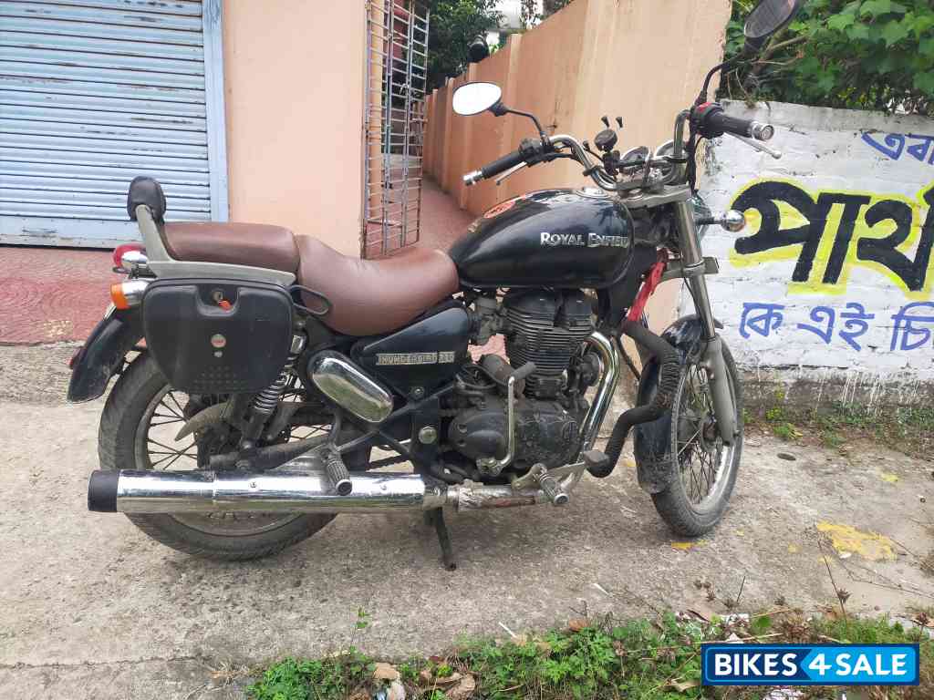 Black Royal Enfield Thunderbird 350