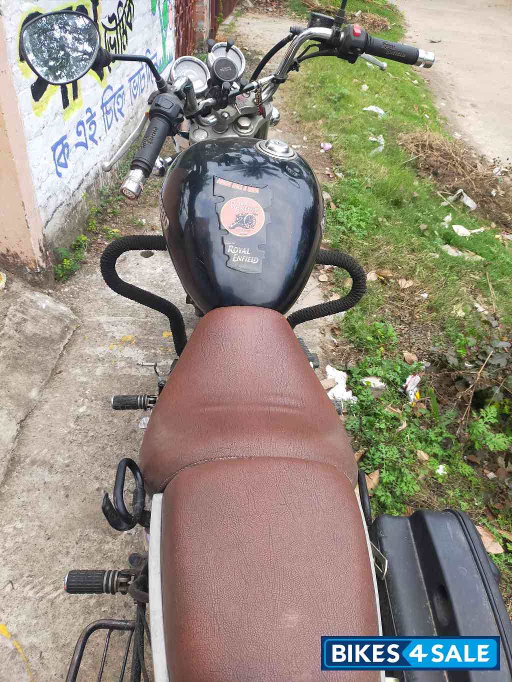 Black Royal Enfield Thunderbird 350