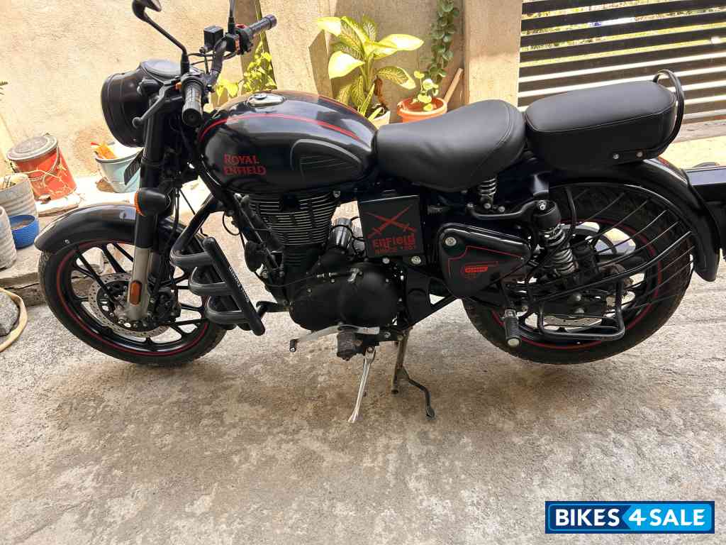 Royal Enfield Classic Stealth Black Royal Enfield Classic Stealth Black
