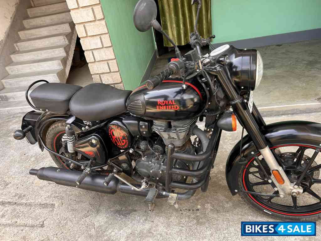 Royal Enfield Classic Stealth Black Royal Enfield Classic Stealth Black
