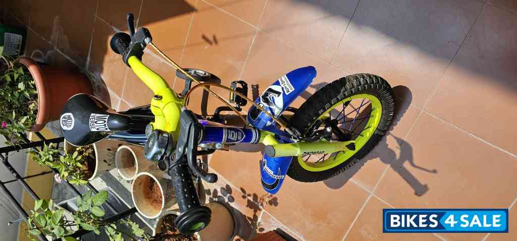 Blue/ Yellow Bicycle Hero