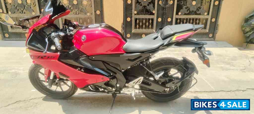 Yamaha R15 V4