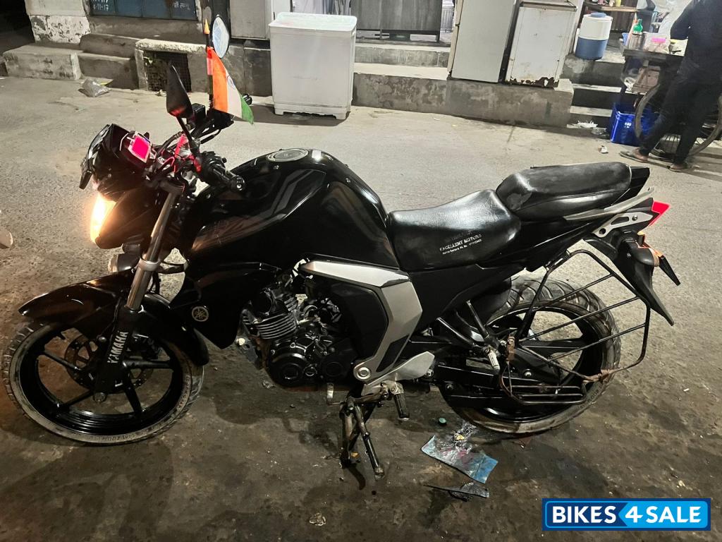 Black Yamaha FZ FI V2
