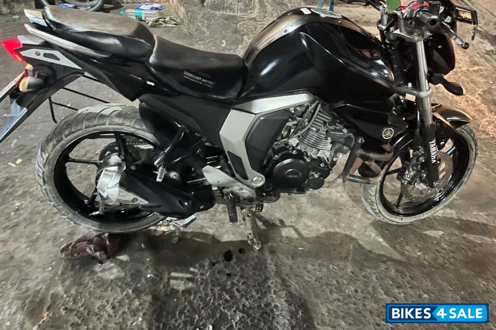 Black Yamaha FZ FI V2