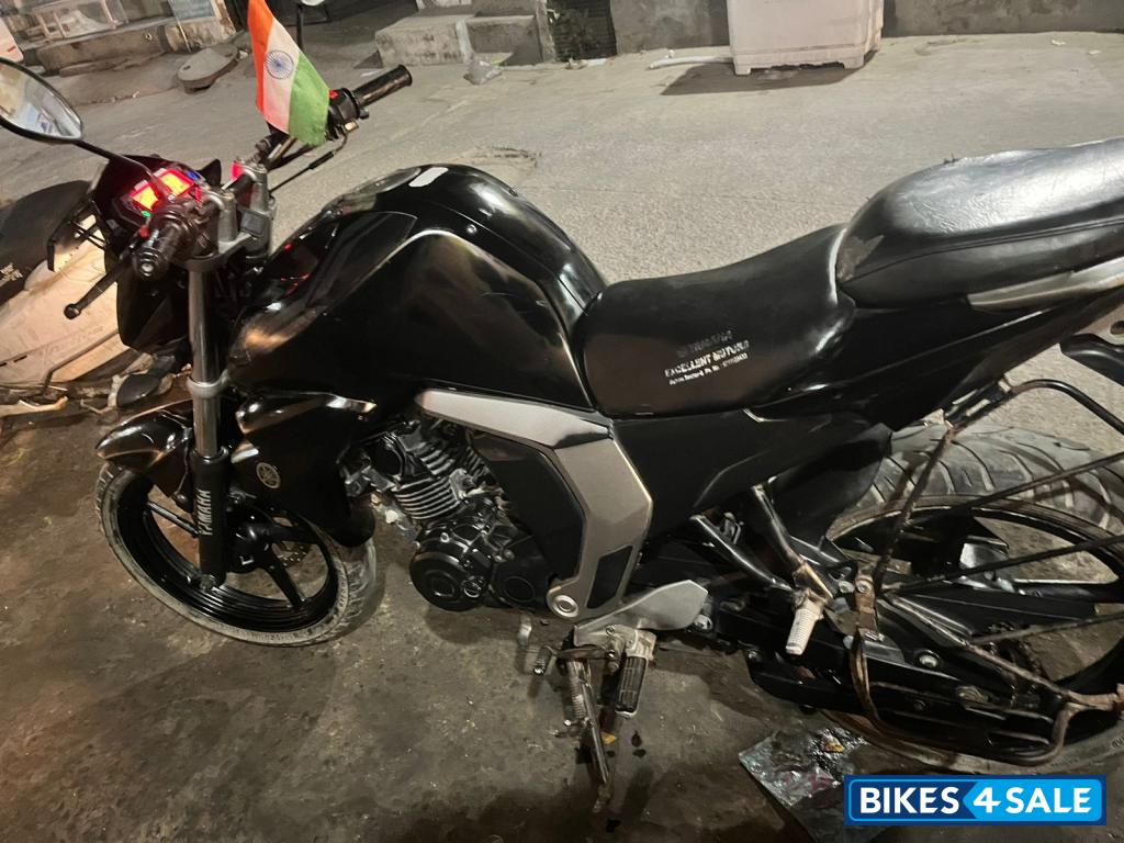 Black Yamaha FZ FI V2
