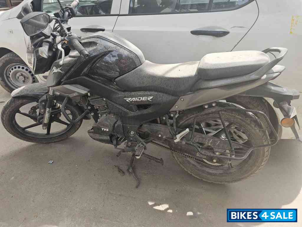 TVS Raider Split Seat
