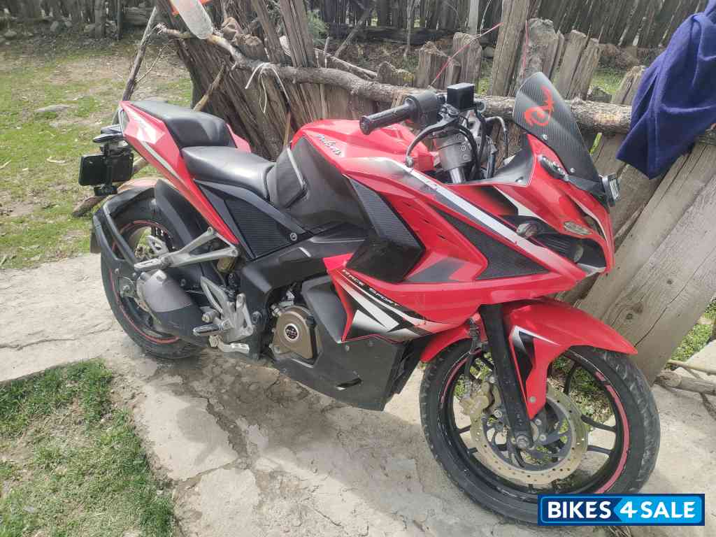 Bajaj Pulsar RS 200