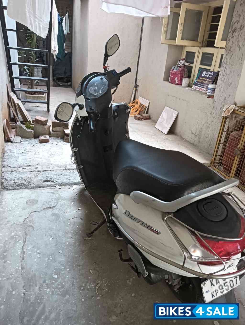 White Hero Destini 125 BS6