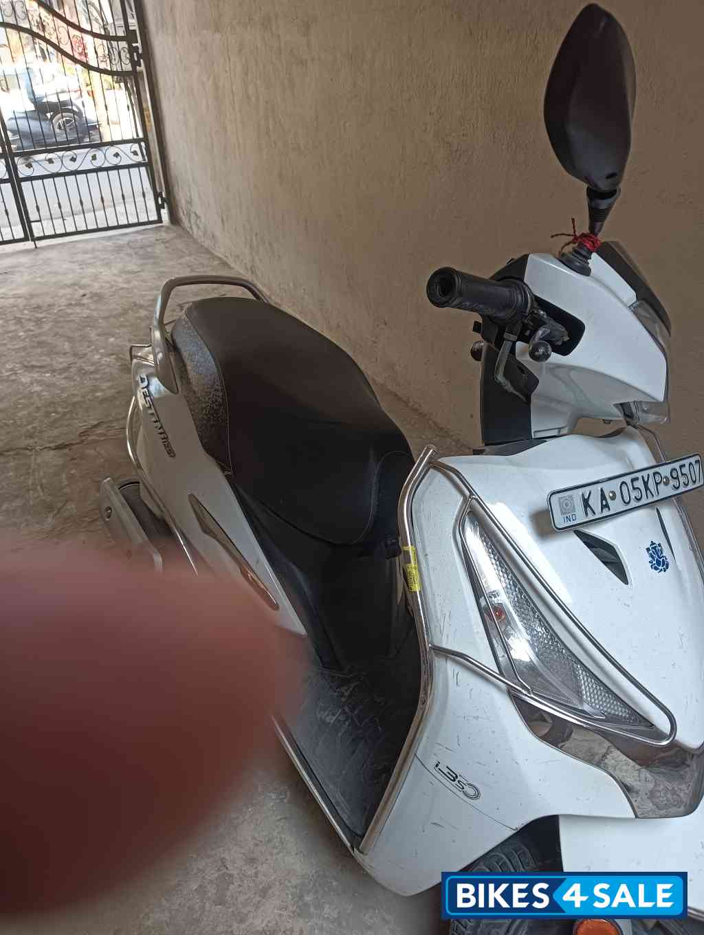 White Hero Destini 125 BS6