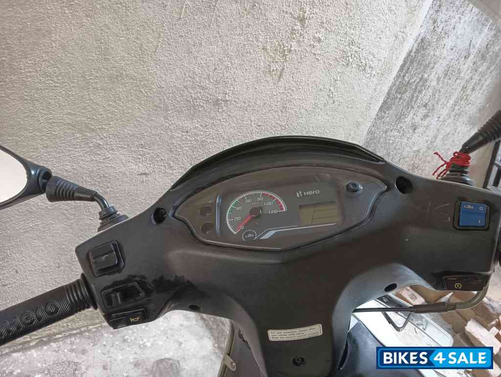 White Hero Destini 125 BS6