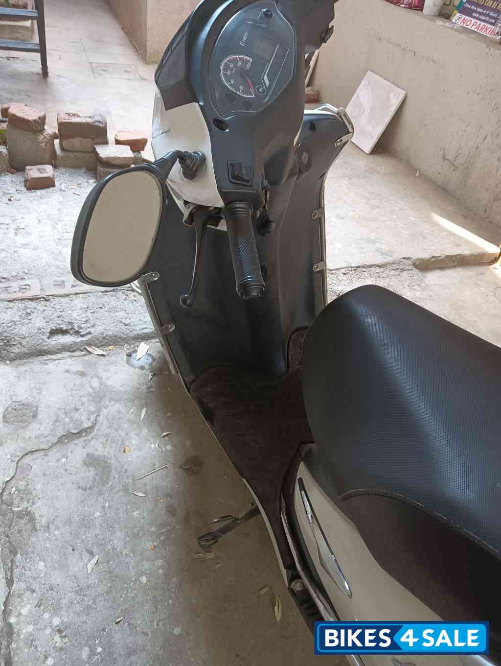 White Hero Destini 125 BS6