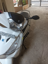 White Hero Destini 125 BS6