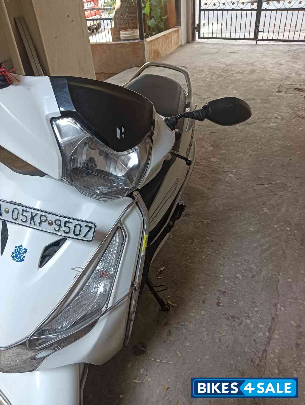 White Hero Destini 125 BS6