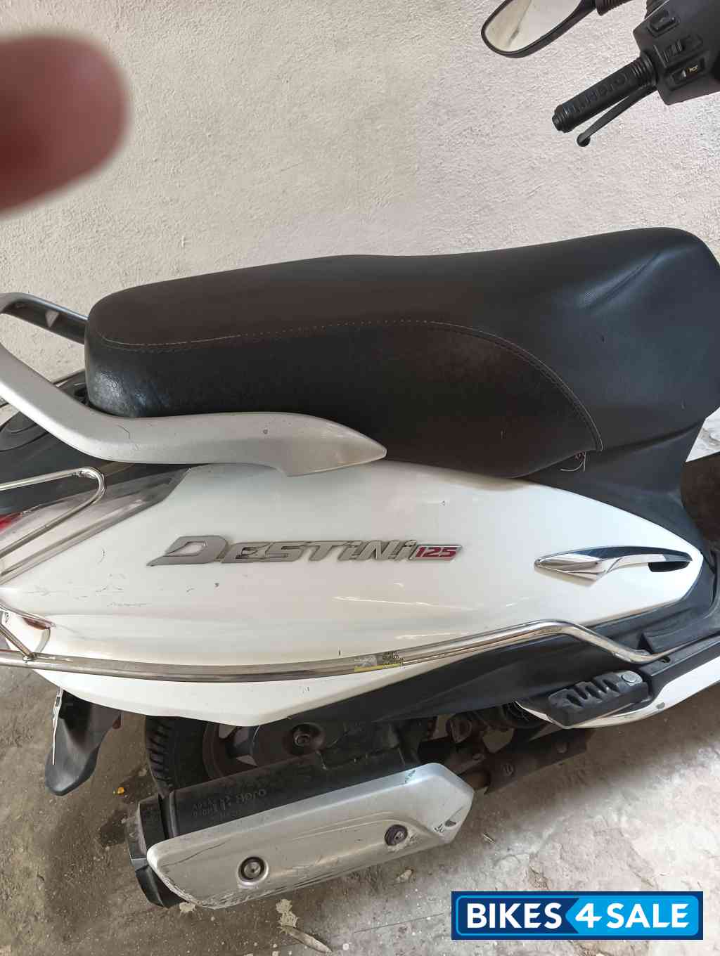 White Hero Destini 125 BS6