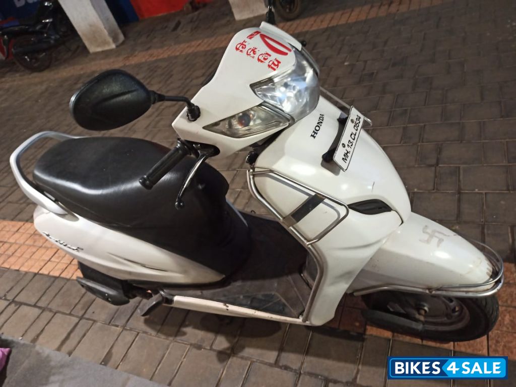 White Honda Activa 3G