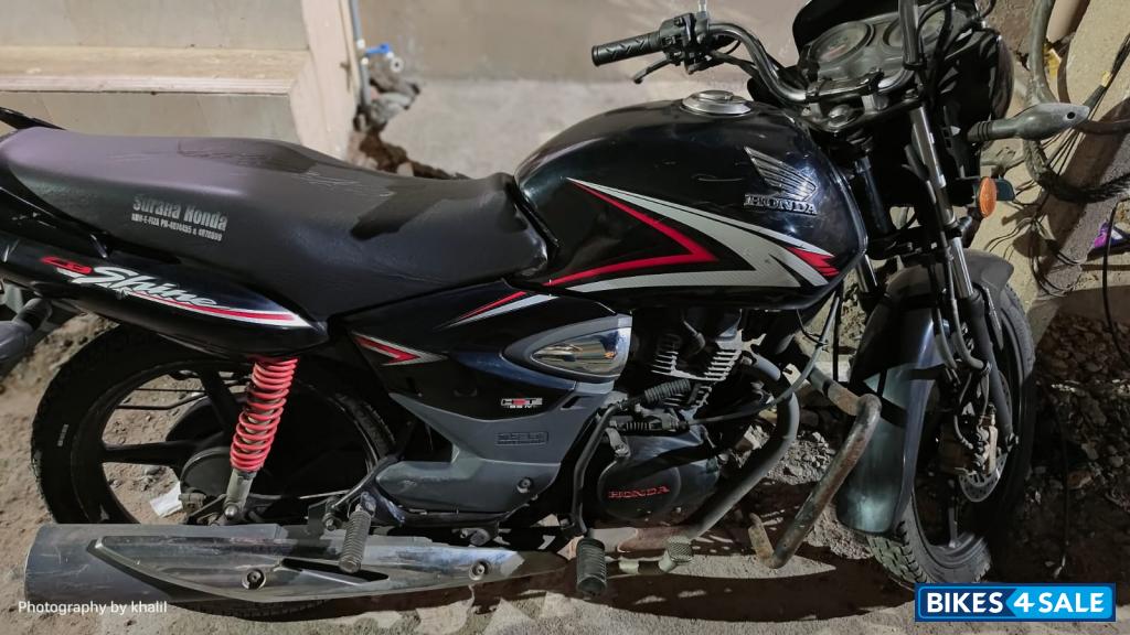 Black And Red Honda Shine 125 Disc