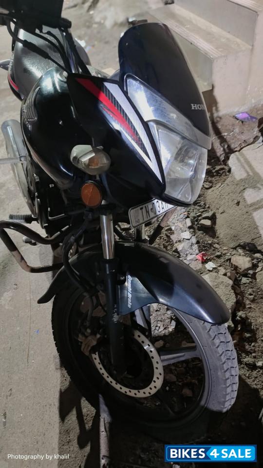 Black And Red Honda Shine 125 Disc