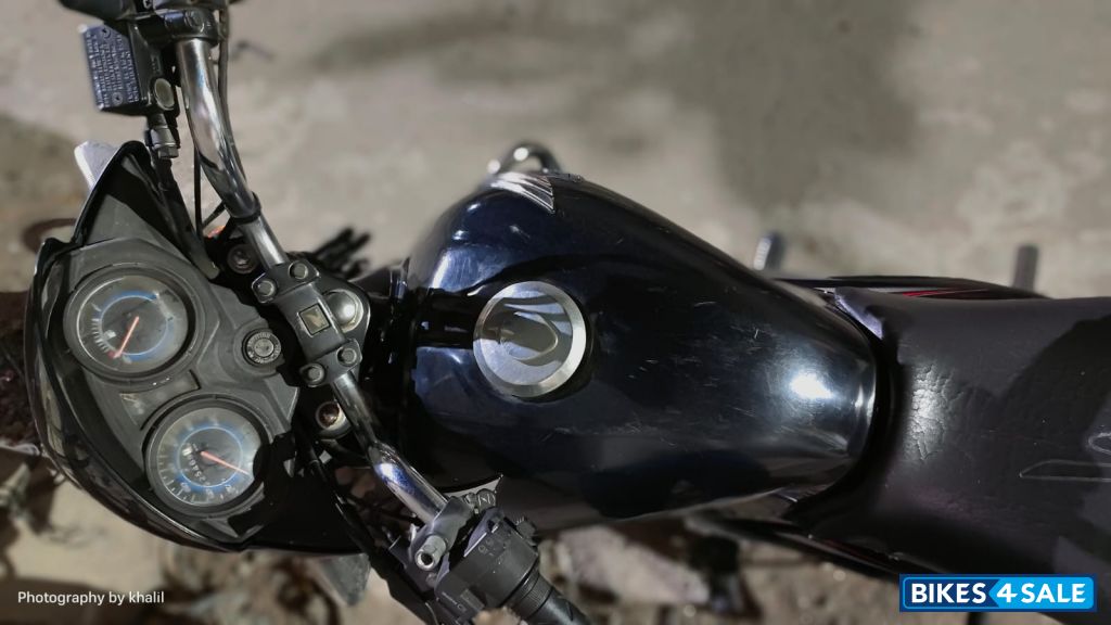 Black And Red Honda Shine 125 Disc