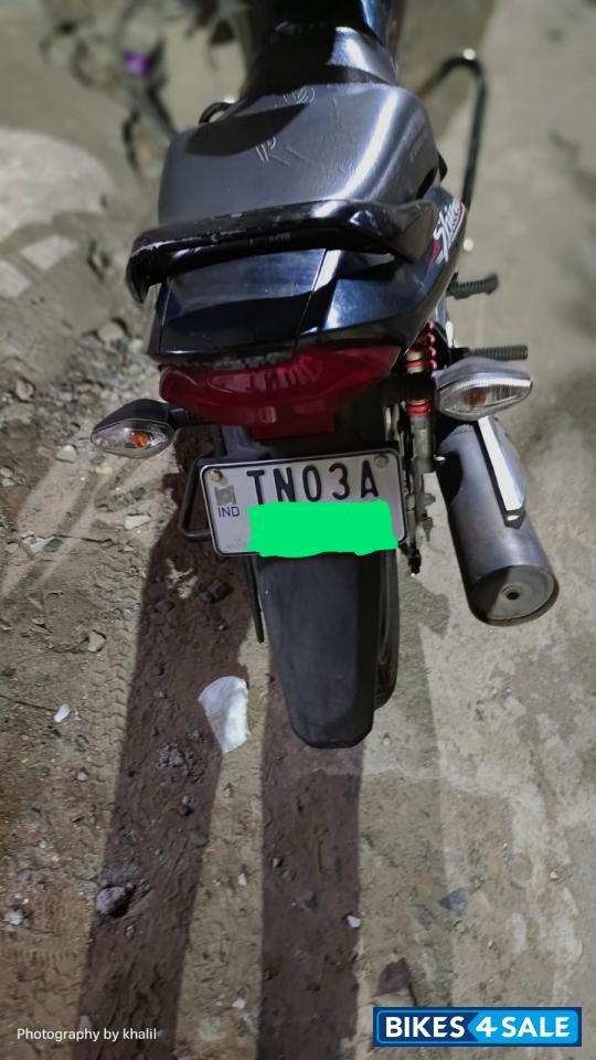 Black And Red Honda Shine 125 Disc