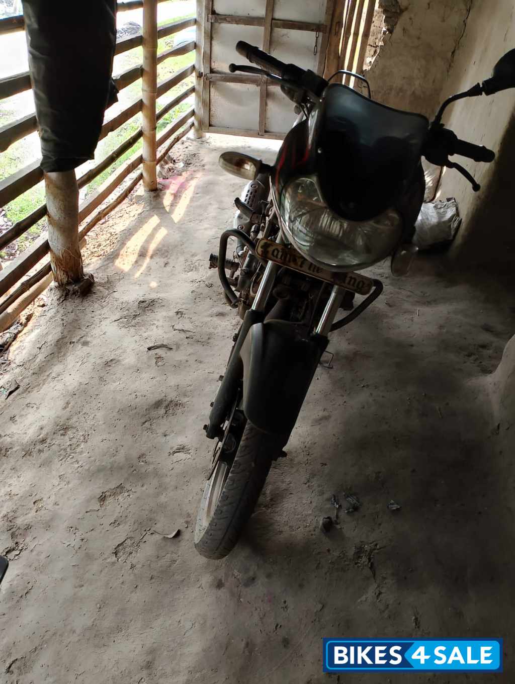 Black Bajaj Discover DTSi 135