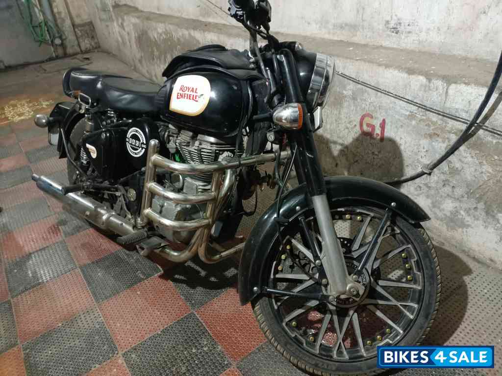 Black Royal Enfield Classic 350