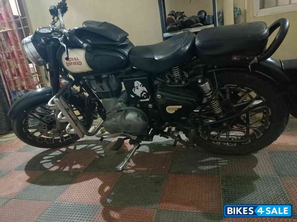 Black Royal Enfield Classic 350