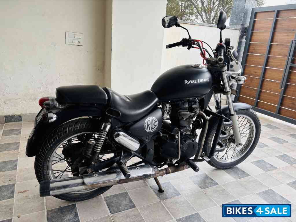 Black Royal Enfield Thunderbird 350