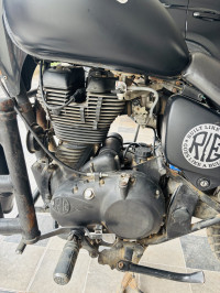 Black Royal Enfield Thunderbird 350