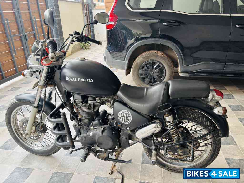 Black Royal Enfield Thunderbird 350