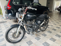 Black Royal Enfield Thunderbird 350