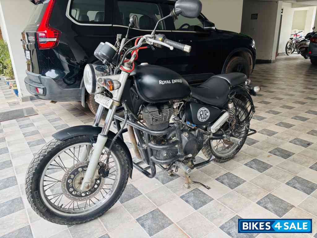 Black Royal Enfield Thunderbird 350
