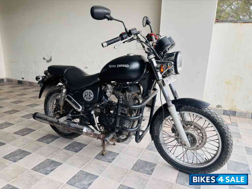 Black Royal Enfield Thunderbird 350