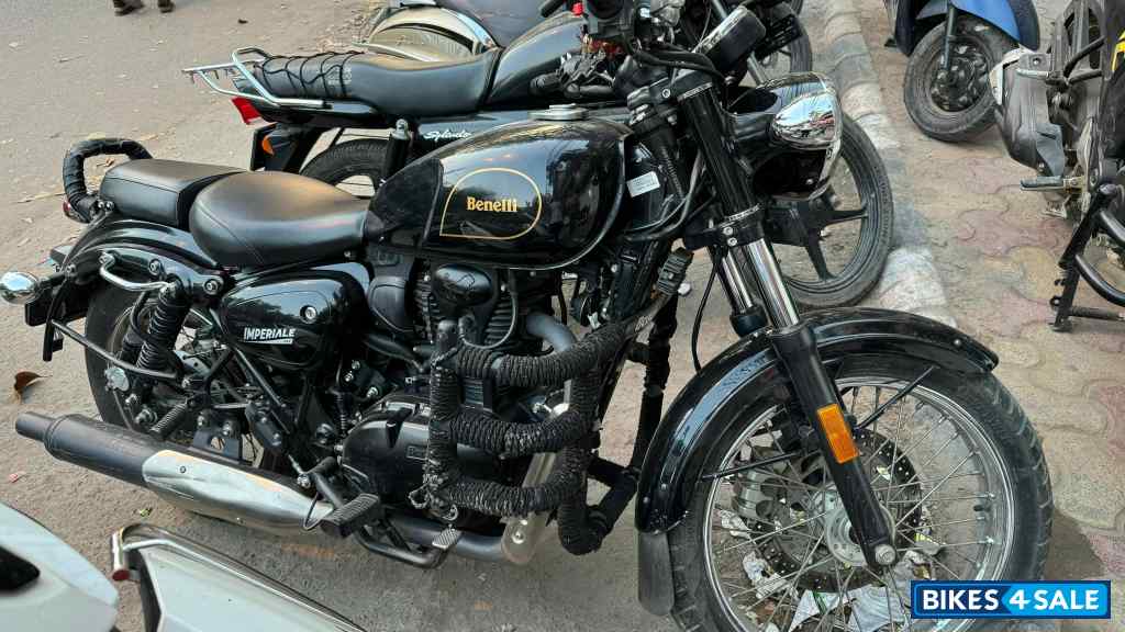 Black Benelli Imperiale 400