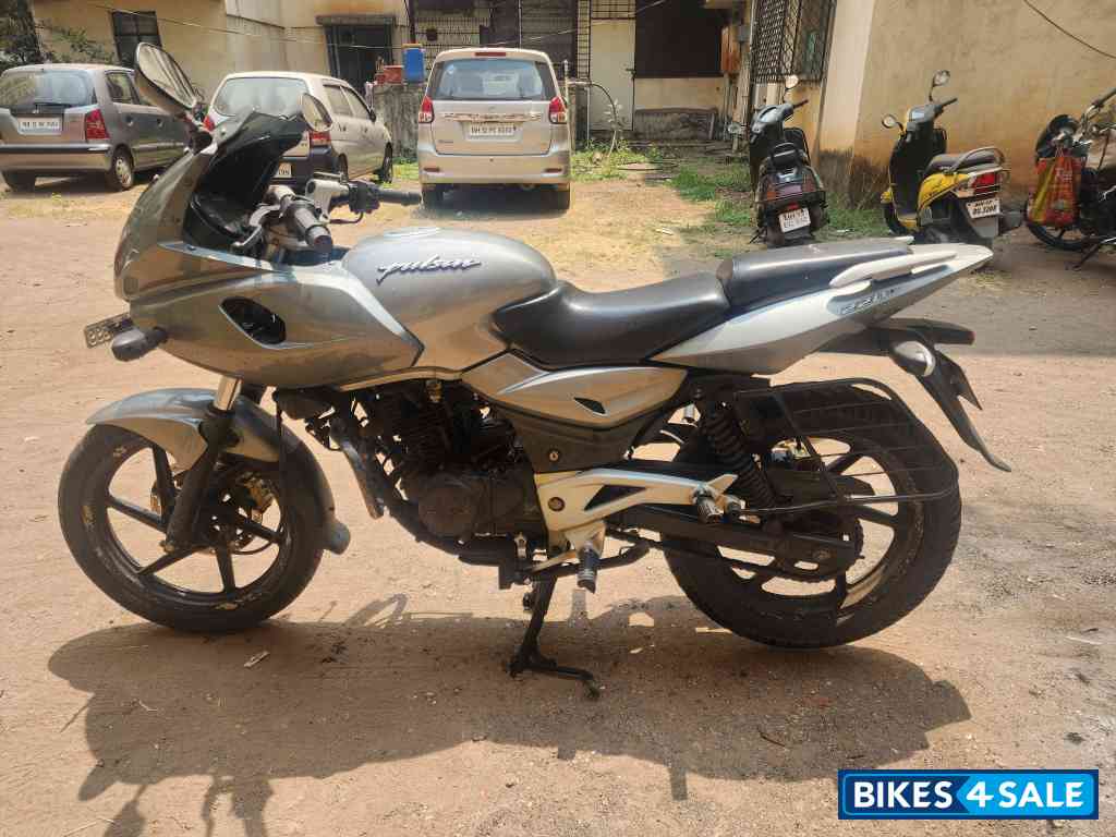 Bajaj Pulsar 220F