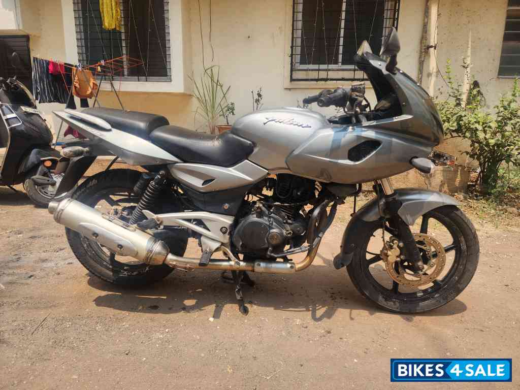 Bajaj Pulsar 220F