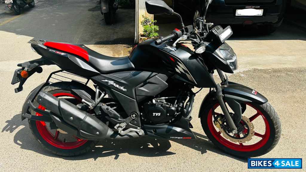 Matte Black TVS Apache RTR 160 4V Special Edition