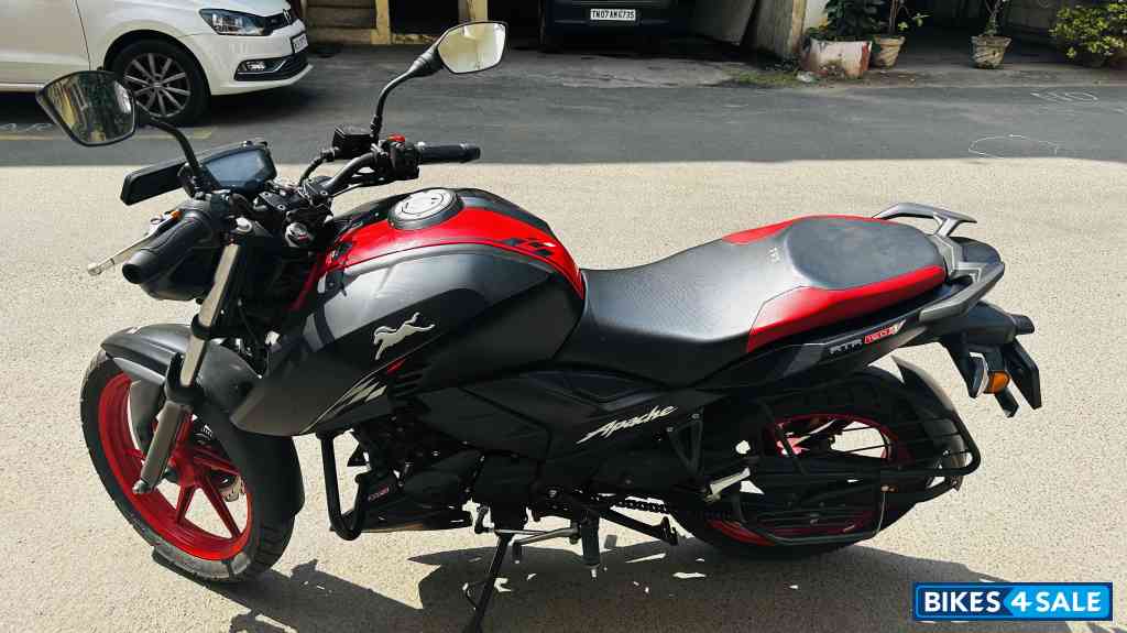 Matte Black TVS Apache RTR 160 4V Special Edition