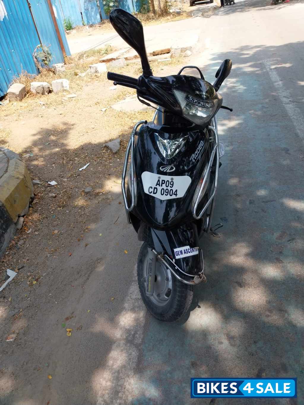 Mahindra Rodeo UZO 125