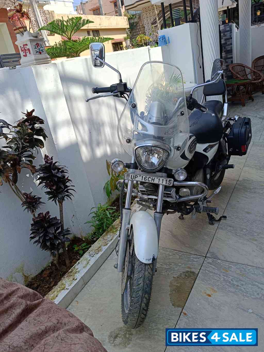 Wight Bajaj Avenger Cruise 220 BS6