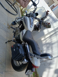 Wight Bajaj Avenger Cruise 220 BS6