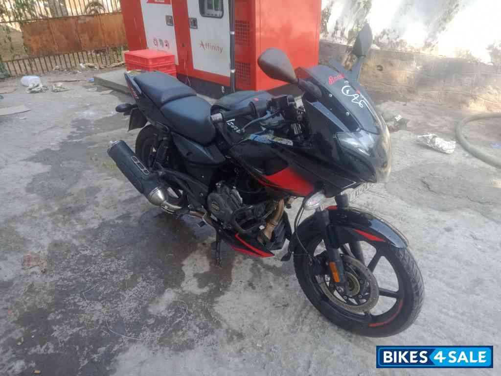 Bajaj Pulsar 220F BS6