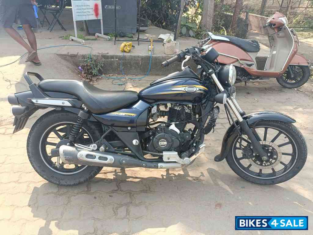 Blue Bajaj Avenger Street 150