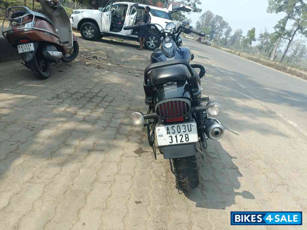 Blue Bajaj Avenger Street 150