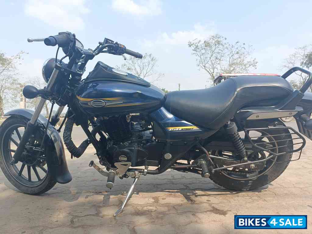 Blue Bajaj Avenger Street 150