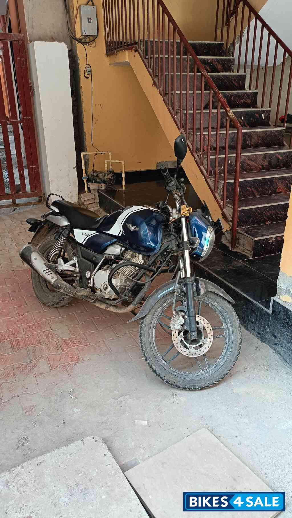 Bajaj V15