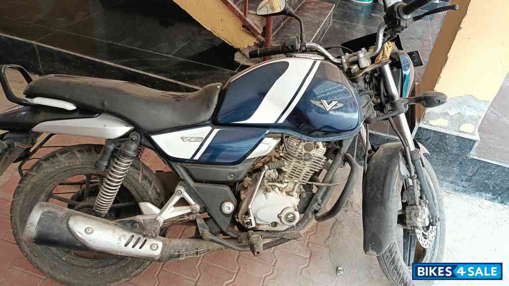 Bajaj V15