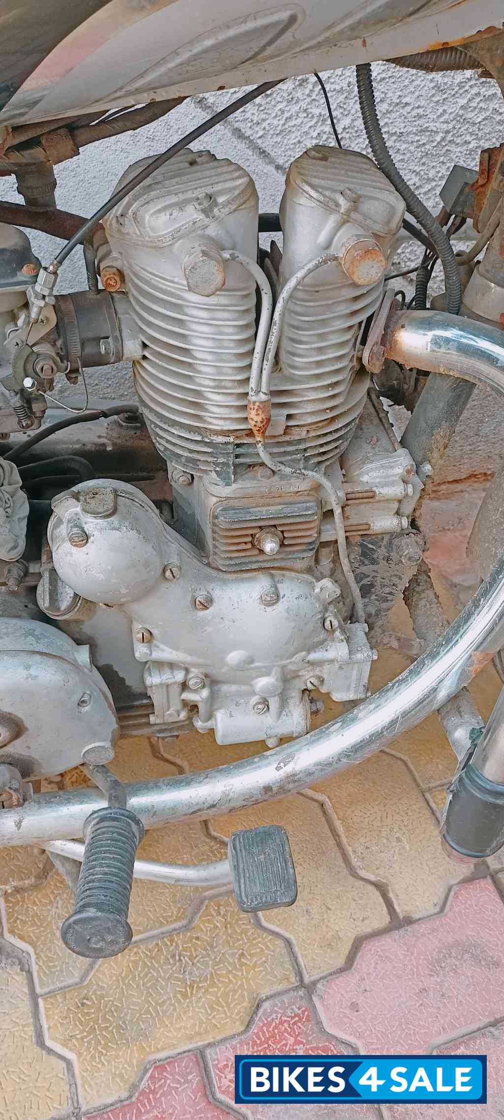 Black Royal Enfield Thunderbird 350